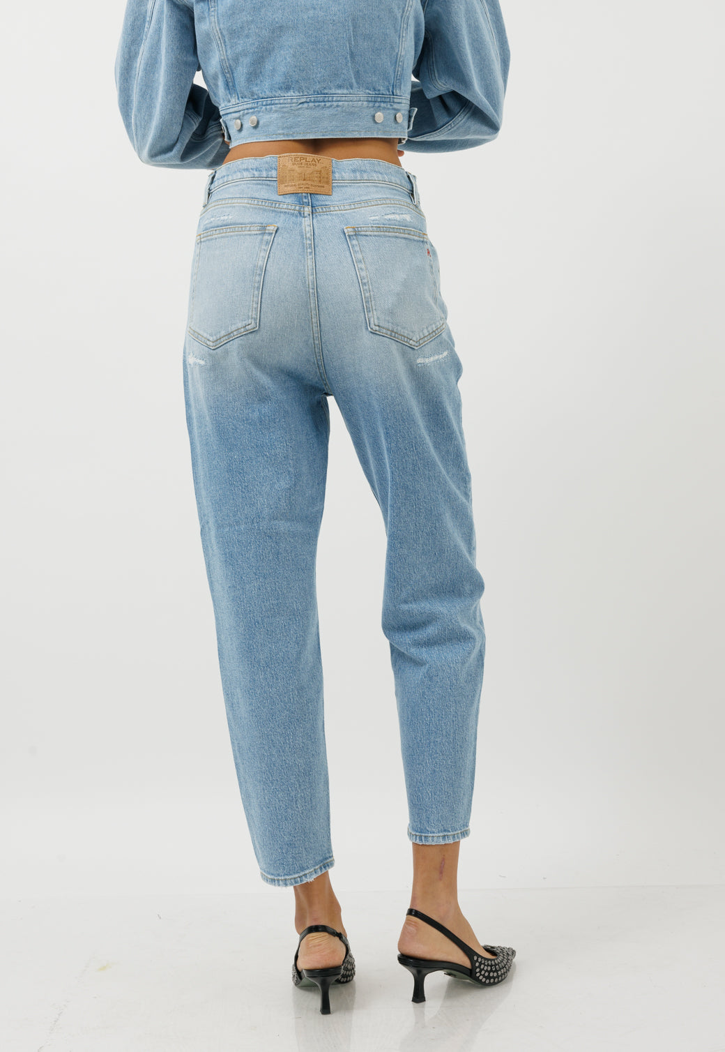 ג'ינס רחב בגזרה גבוהה בצבע כחול בהיר